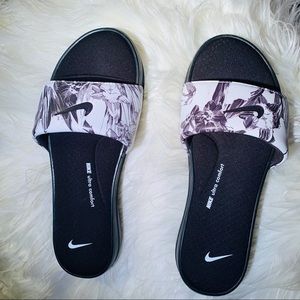 🚨SOLD🚨Nike Floral Slides